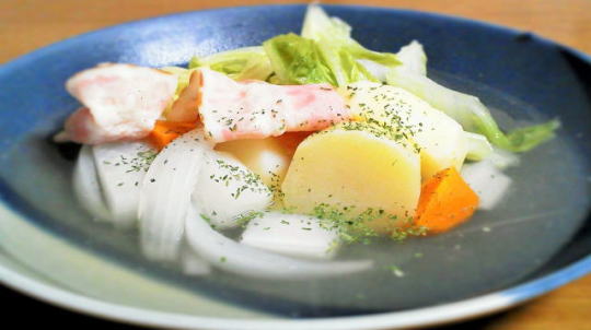 たっぷり野菜とベーコンのポトフ