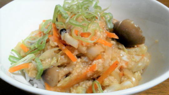 野菜たっぷりやまいも丼