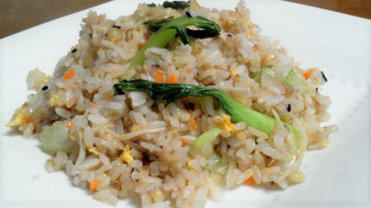 チンゲン菜とエノキ茸のチャーハン