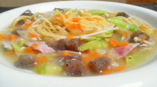 こんにゃくとキャベツのスープパスタ