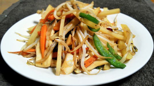キノコとポテトのスパイシー炒め