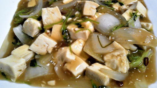 豆苗と豆腐のピリ辛餡かけ