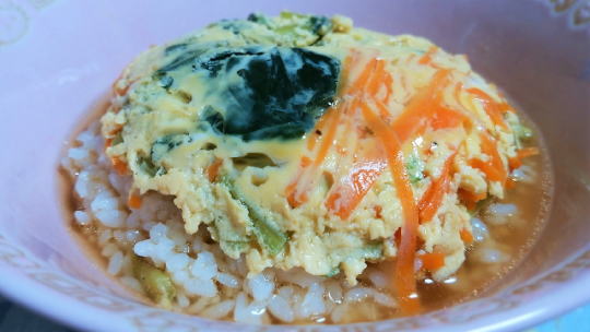 レンジで作る！小松菜のたまご丼